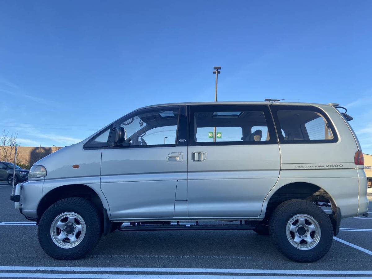 Mitsubishi-Delica-4x4-diesel-1994-silver