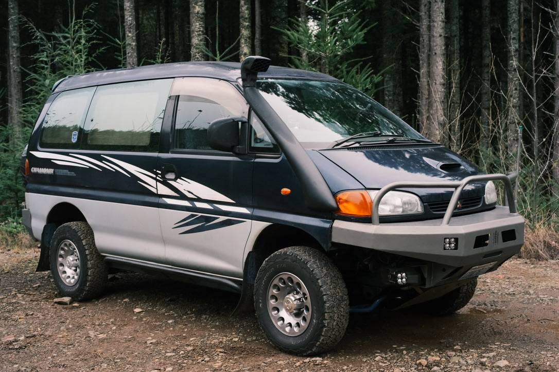 Mitsubishi-Delica-diesel-1996-blue