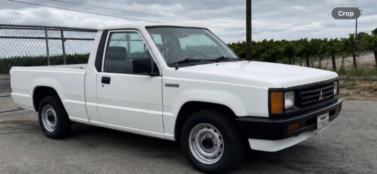 Mitsubishi-Mighty-max-1989-white