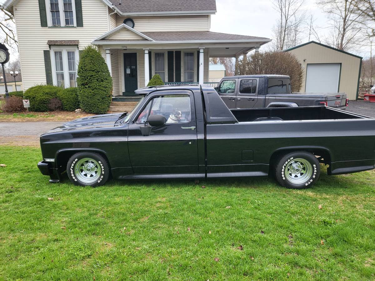Nineteen-eighty-two-chevy-pick-up-c-ten-1982-black