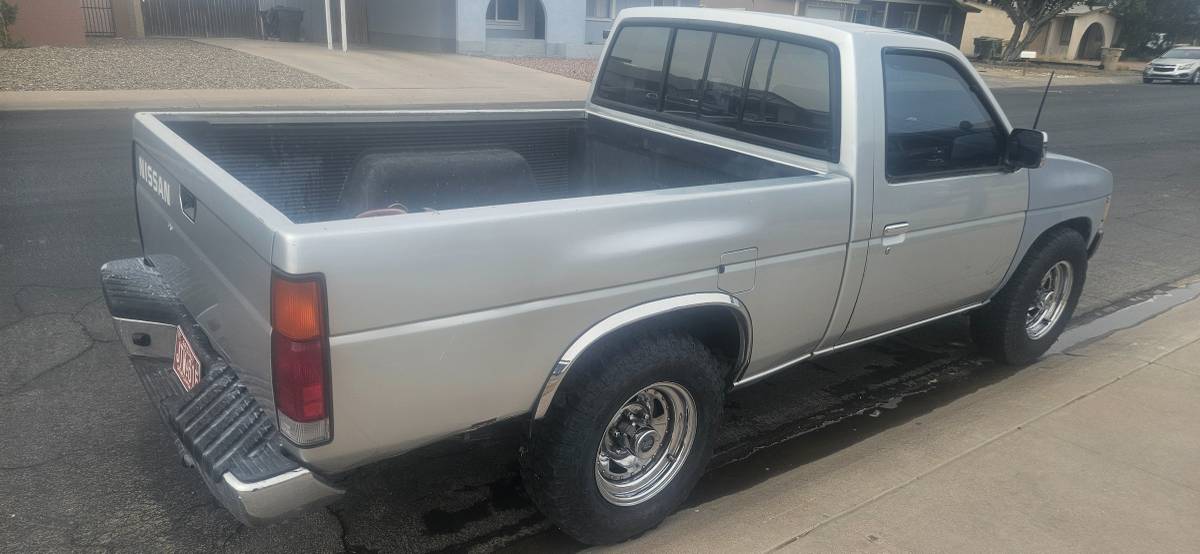 Nissan-Hardbody-pickup-1995