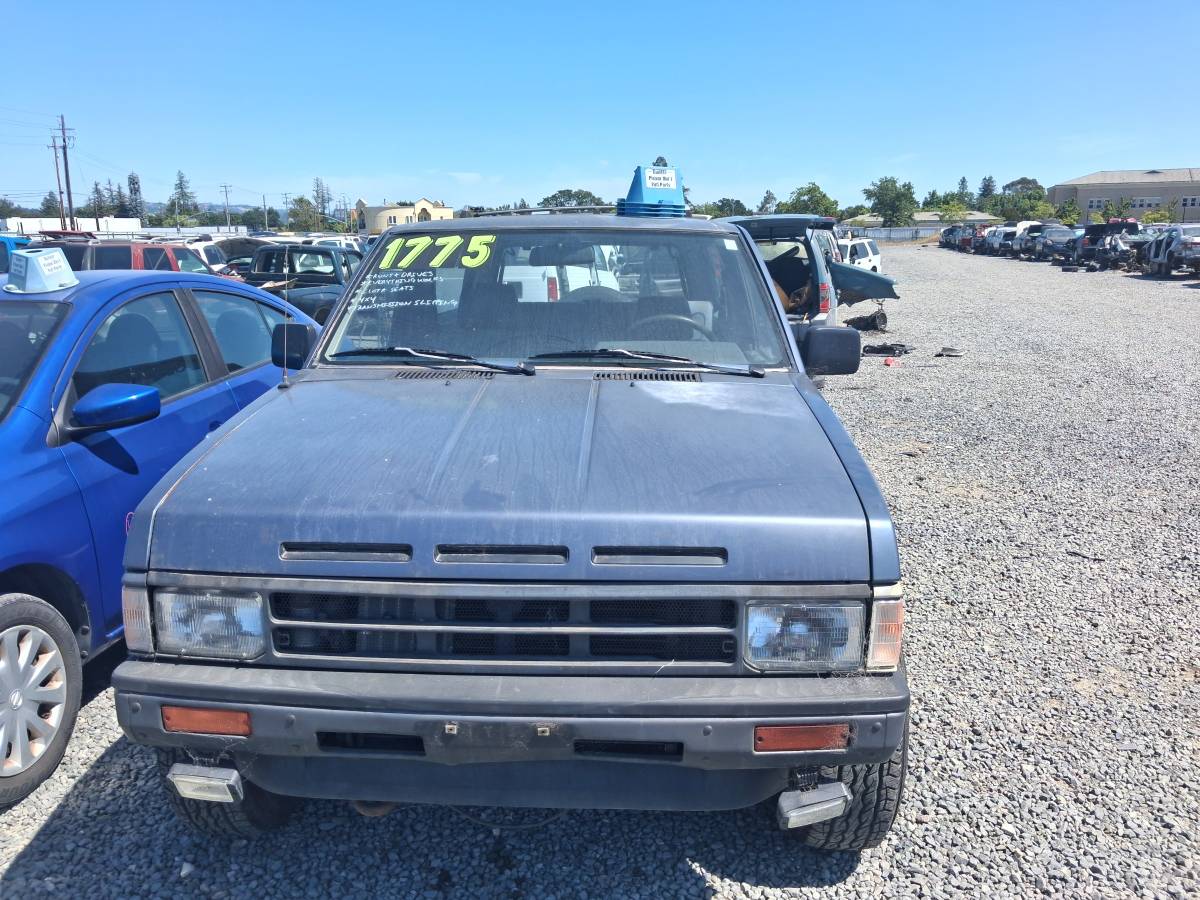 Nissan-Pathfinder-1988-blue