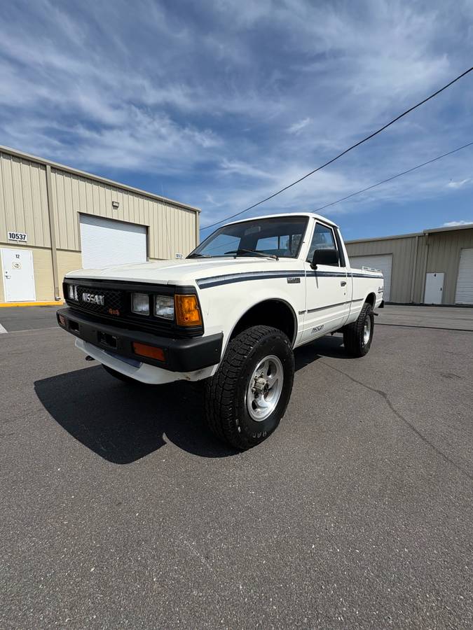 Nissan-datsun-720-1985-white