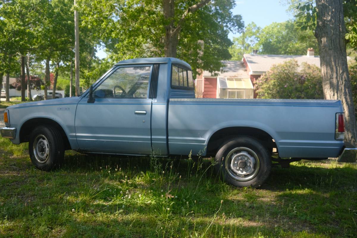 Nissan-datsun-720-1986-blue