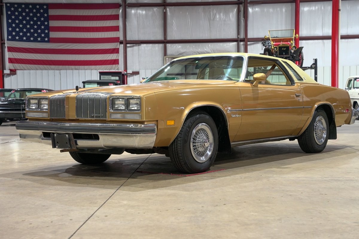 Oldsmobile-Cutlass-1977-Coupe-Tan