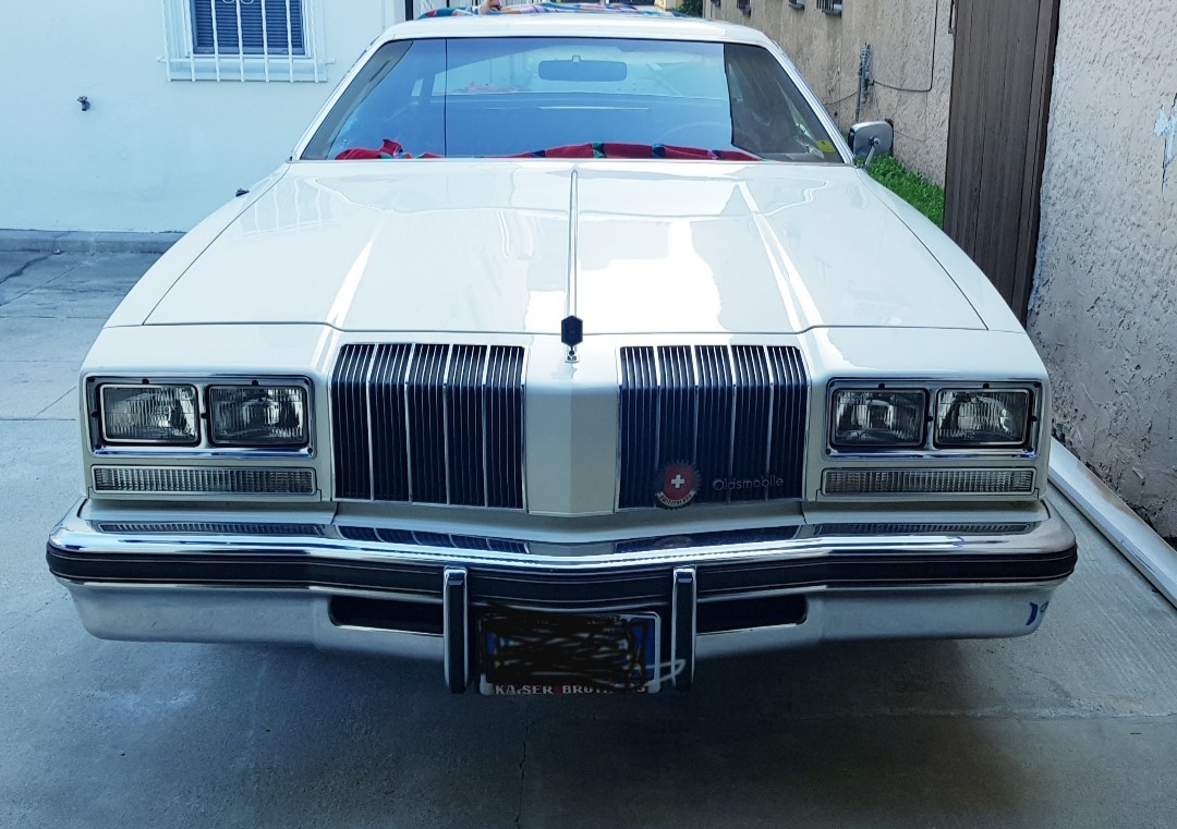 Oldsmobile-Cutlass-1977-Sedan-Red