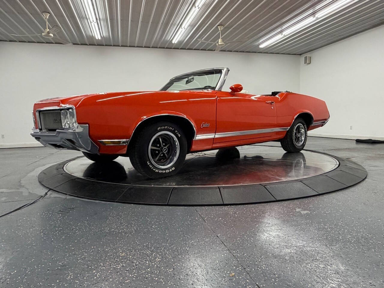Oldsmobile-Cutlass-supreme-1970-Orange-White