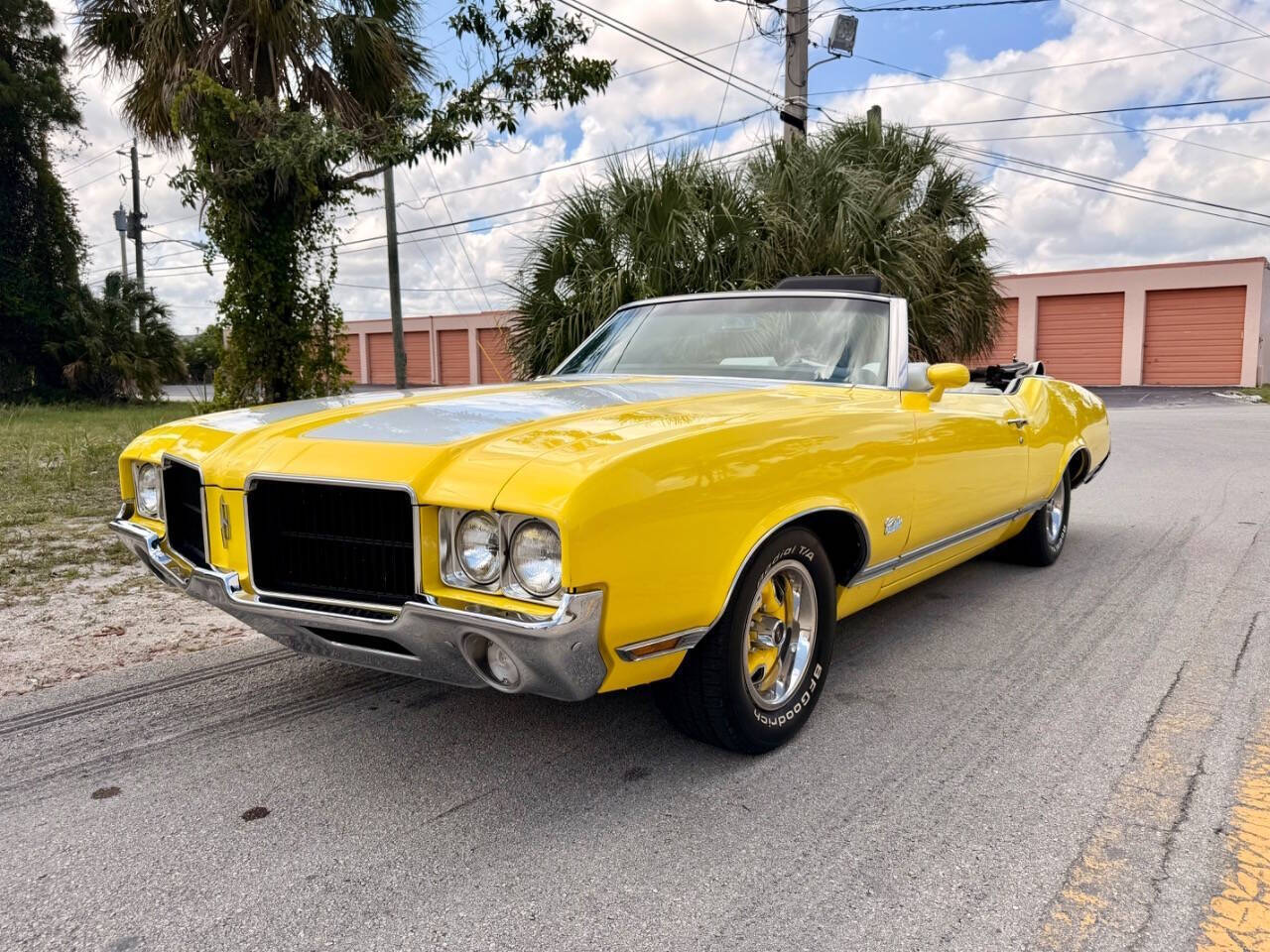 Oldsmobile-Cutlass-supreme-1971-Yellow-White