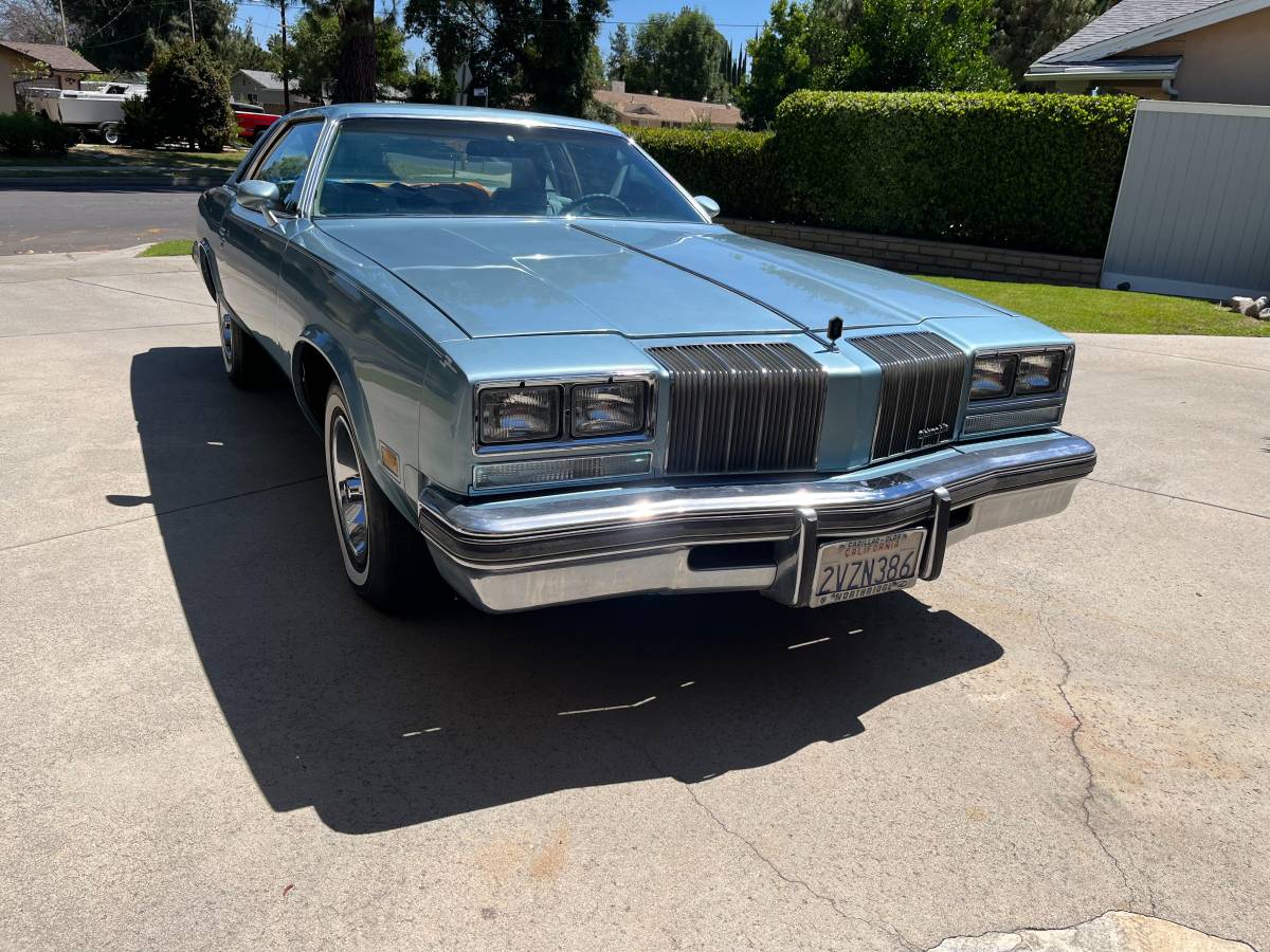 Oldsmobile-Cutlass-supreme-brougham-1977-blue