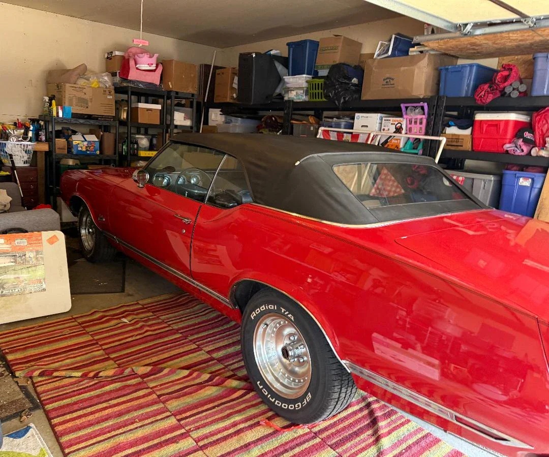Oldsmobile-Cutlass-supreme-convertible-1970-Red-Black