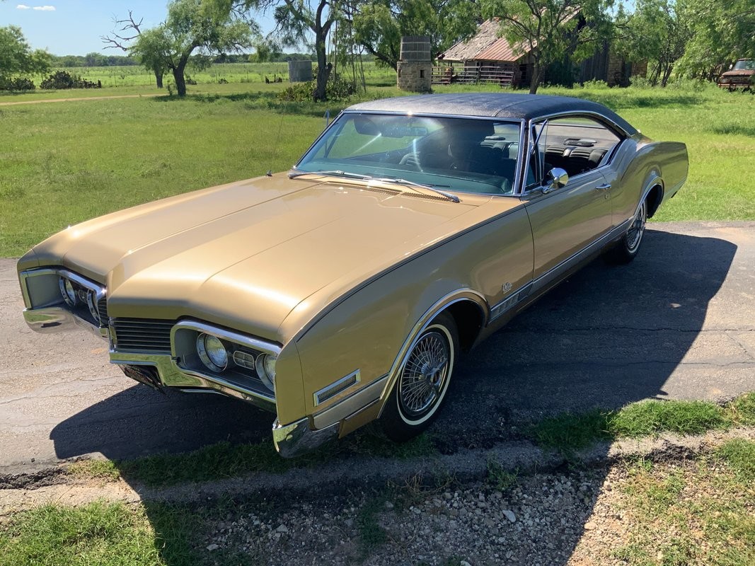 Oldsmobile-Delta-88-1967-Coupe-Black
