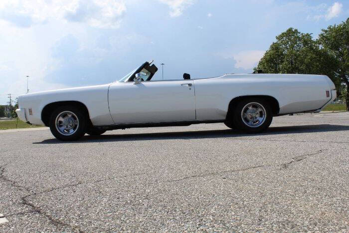 Oldsmobile-Delta-eighty-eight-1971-White