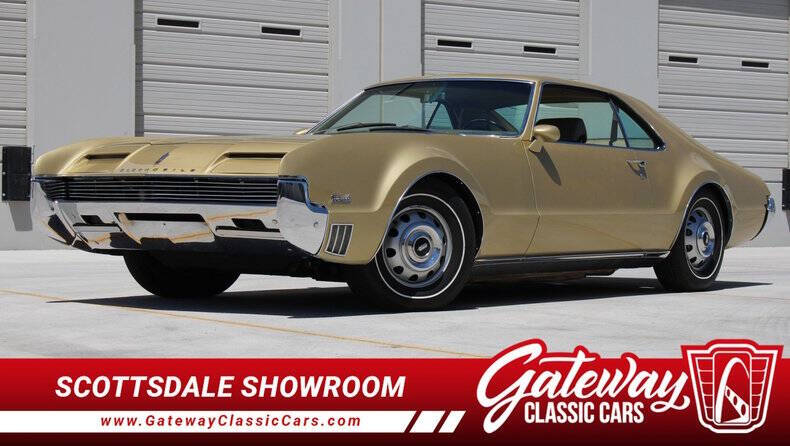 Oldsmobile-Toronado-1966-Gold-Gold