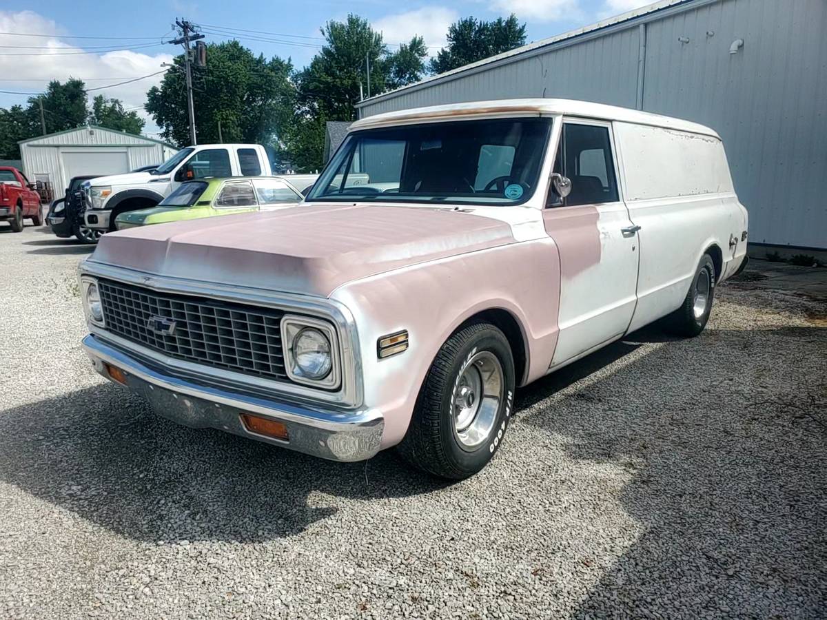 Panel-truck-1968-white