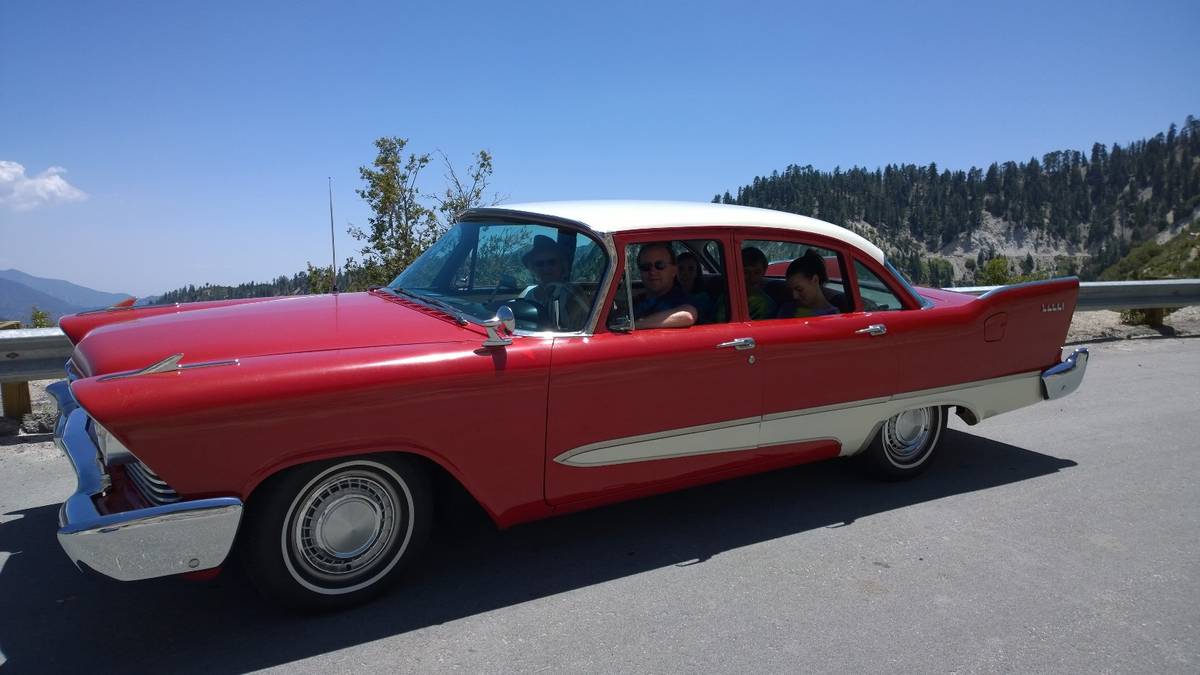 Plymoth-savoy-1958-red