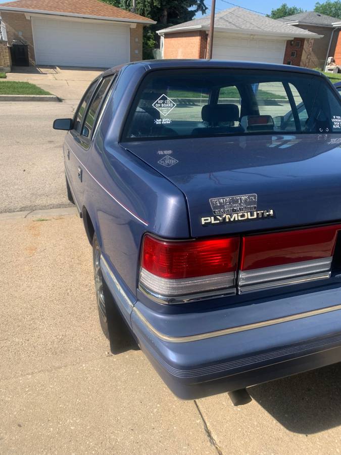 Plymouth-Acclaim-1992