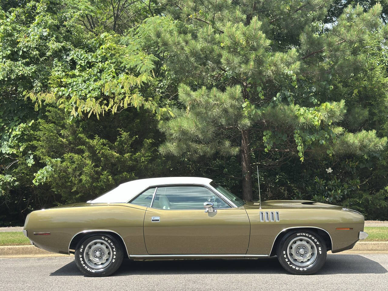 Plymouth-Barracuda-1971-Tawny-Gold-White