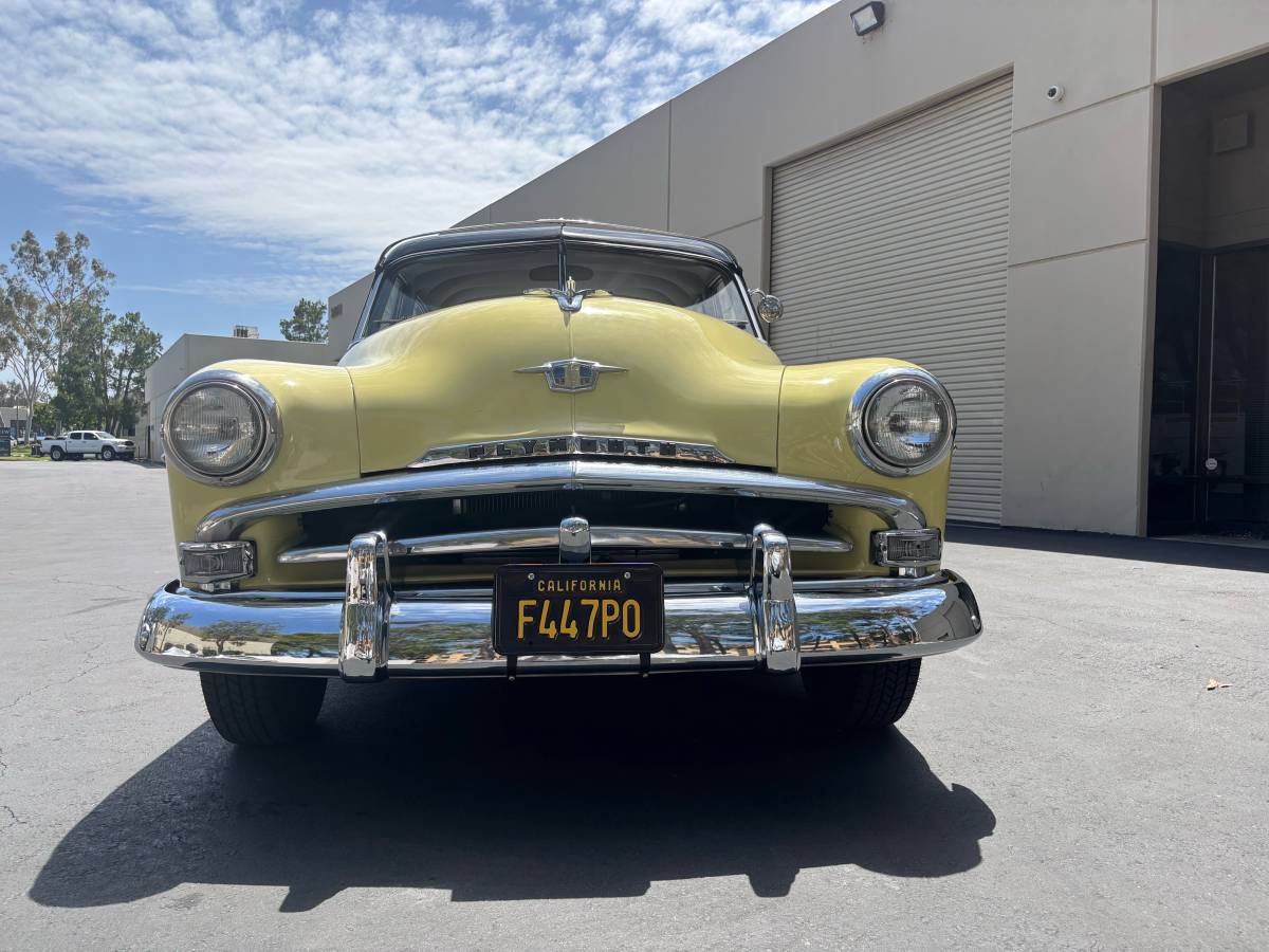 Plymouth-Cranbrook-1951-yellow