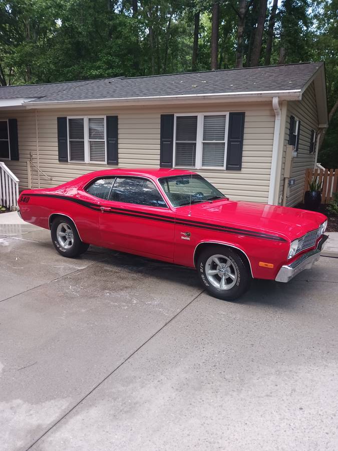 Plymouth-Duster-1974-red