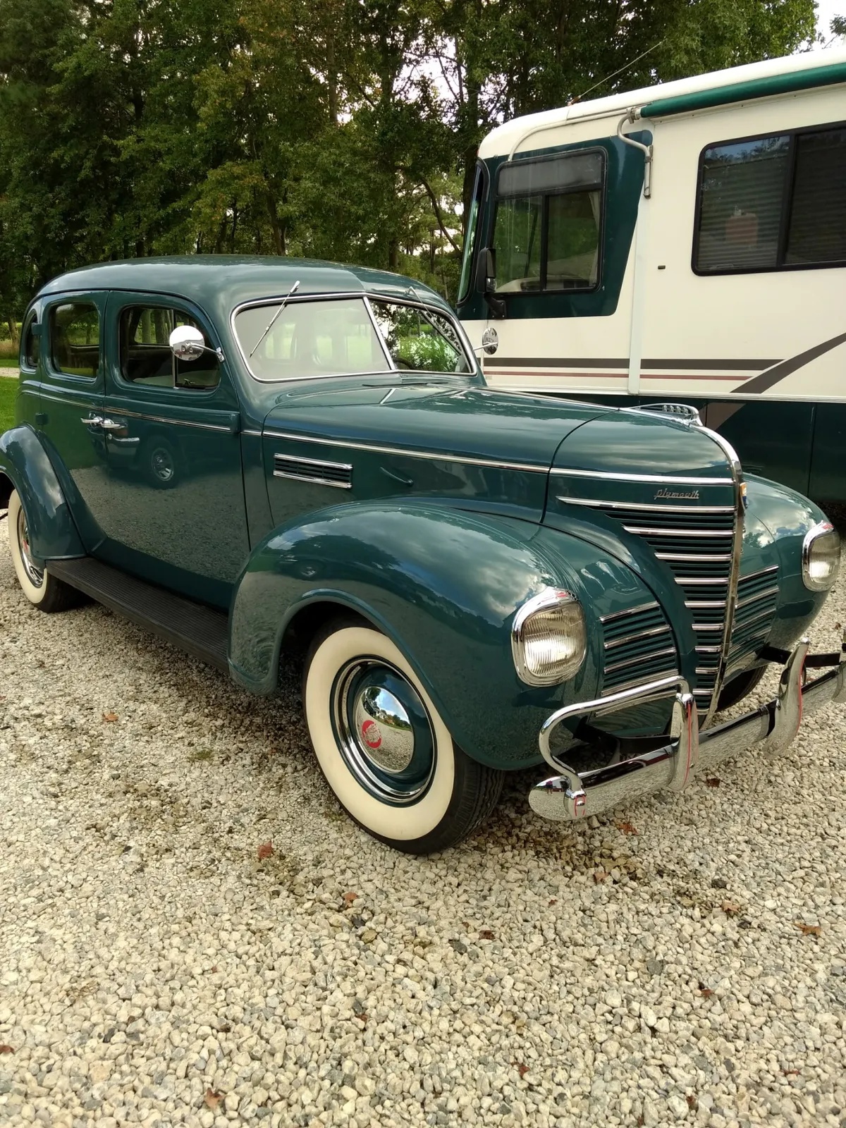Plymouth-P8-1939-Aviator-Blue-Camel