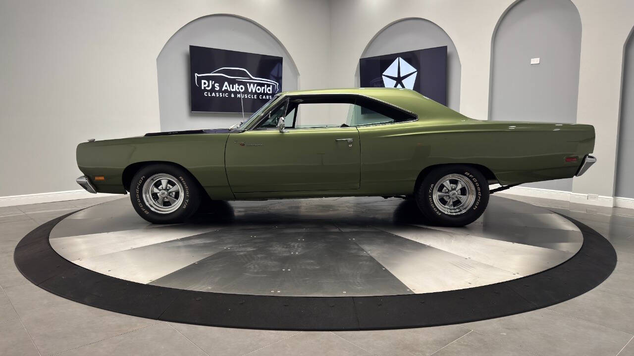 Plymouth-Roadrunner-1969-Green-Green