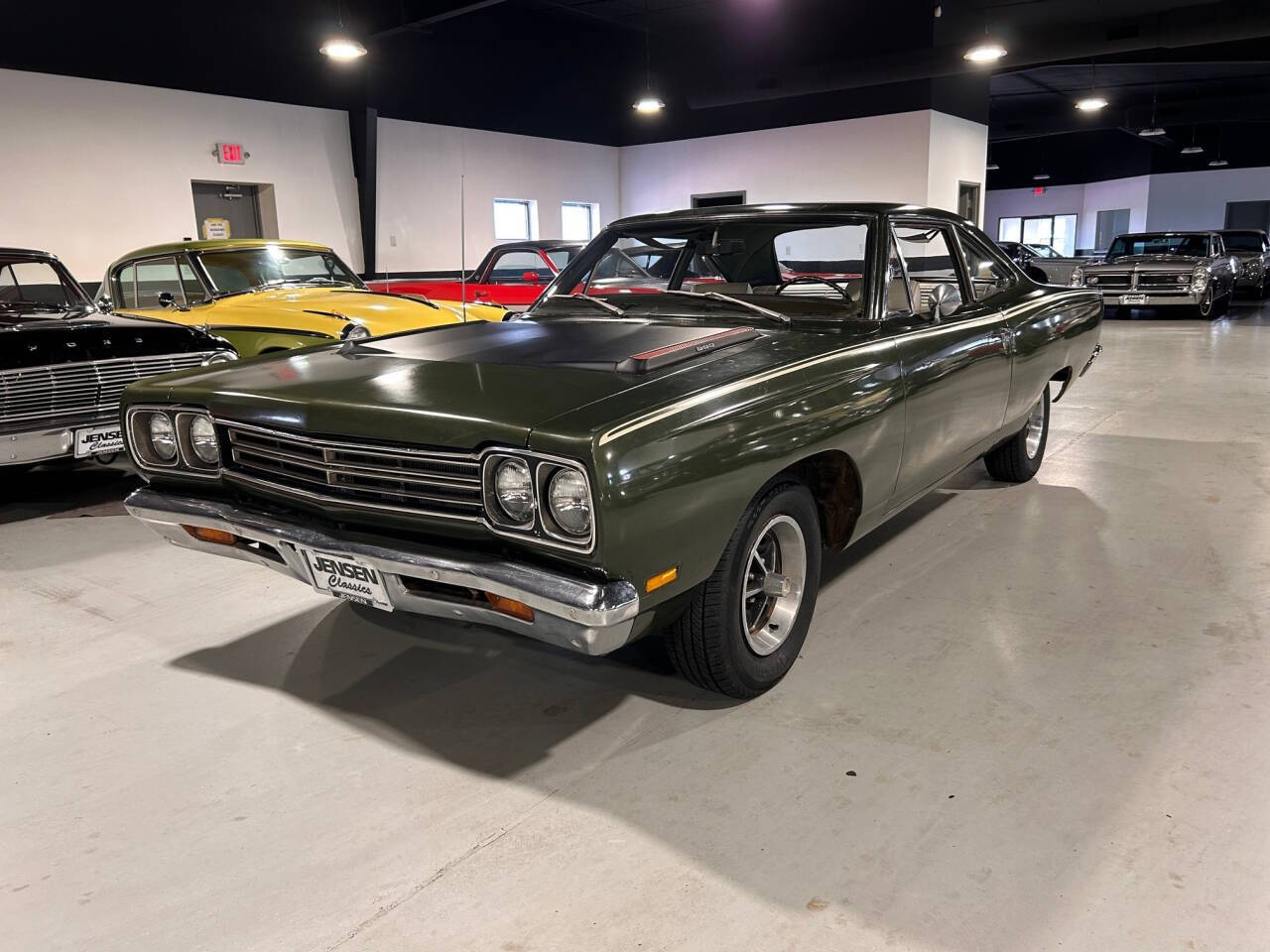 Plymouth-Roadrunner-1969-Green-White