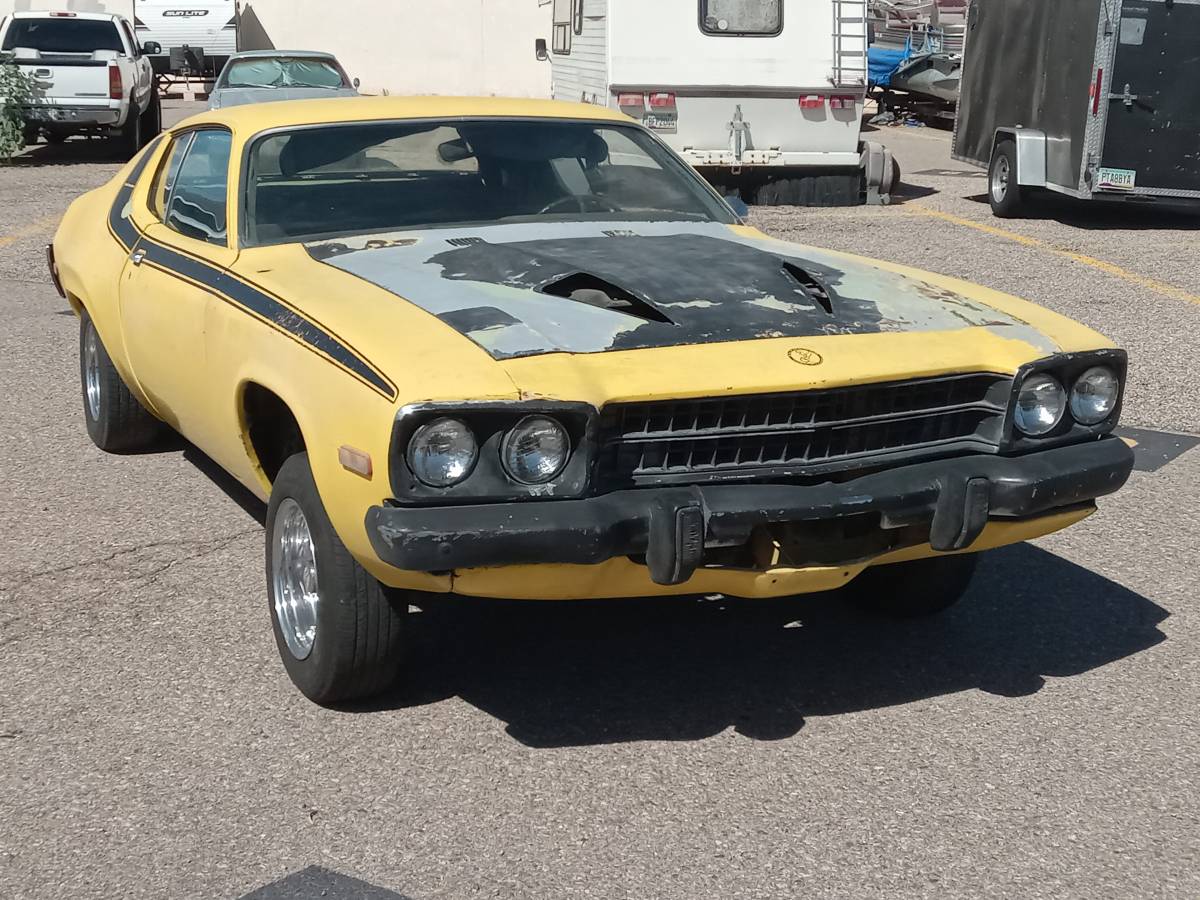 Plymouth-Roadrunner-1973