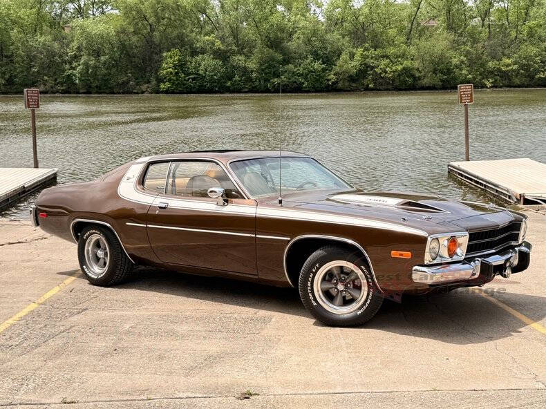 Plymouth-Roadrunner-1974-Dark-Gold-Metallic-Dark-Gold-Metallic
