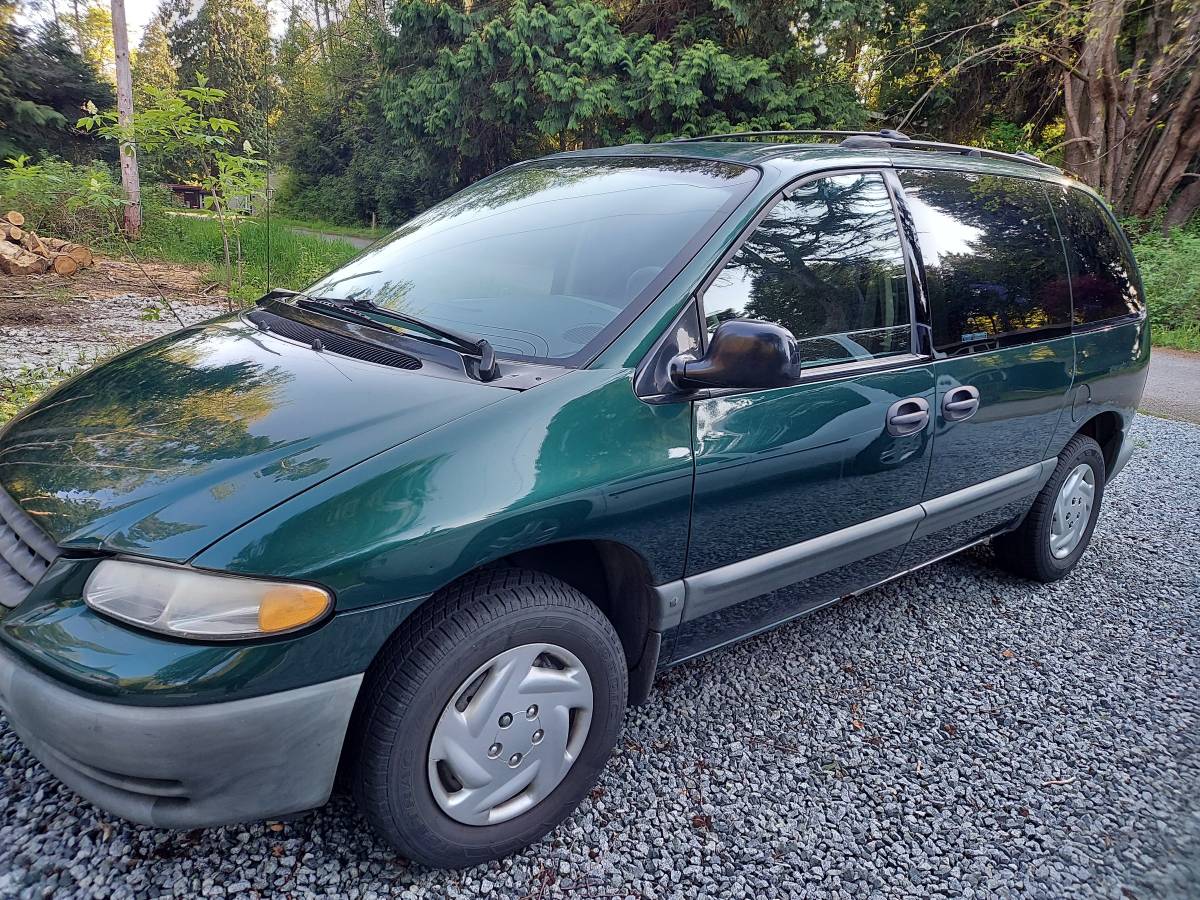 Plymouth-Voyager-1996