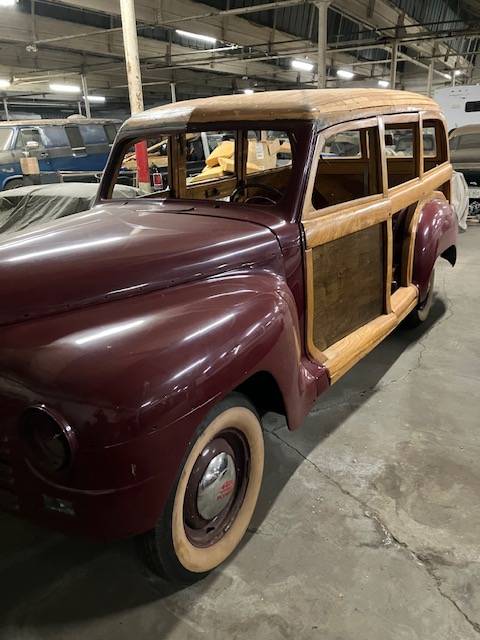 Plymouth-Woody-wagon-1947-custom
