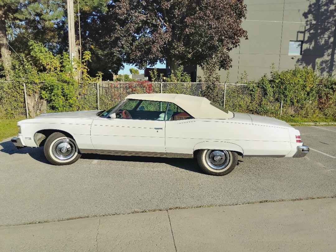 Pontiac-Bonneville-1975-Convertible-White
