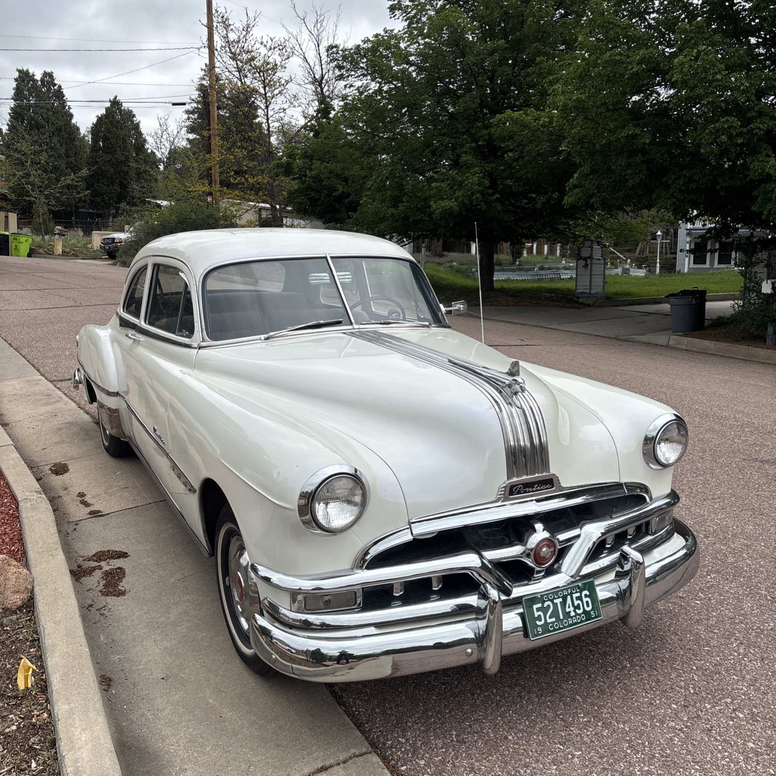 Pontiac-Chieftain-1951-Coupe-Blue