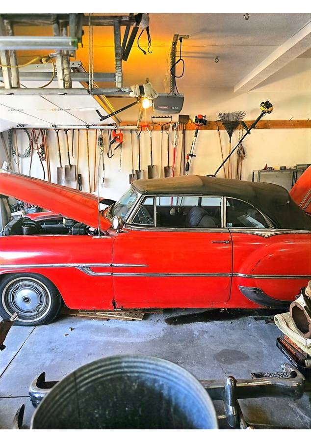 Pontiac-Chieftain-1953-red