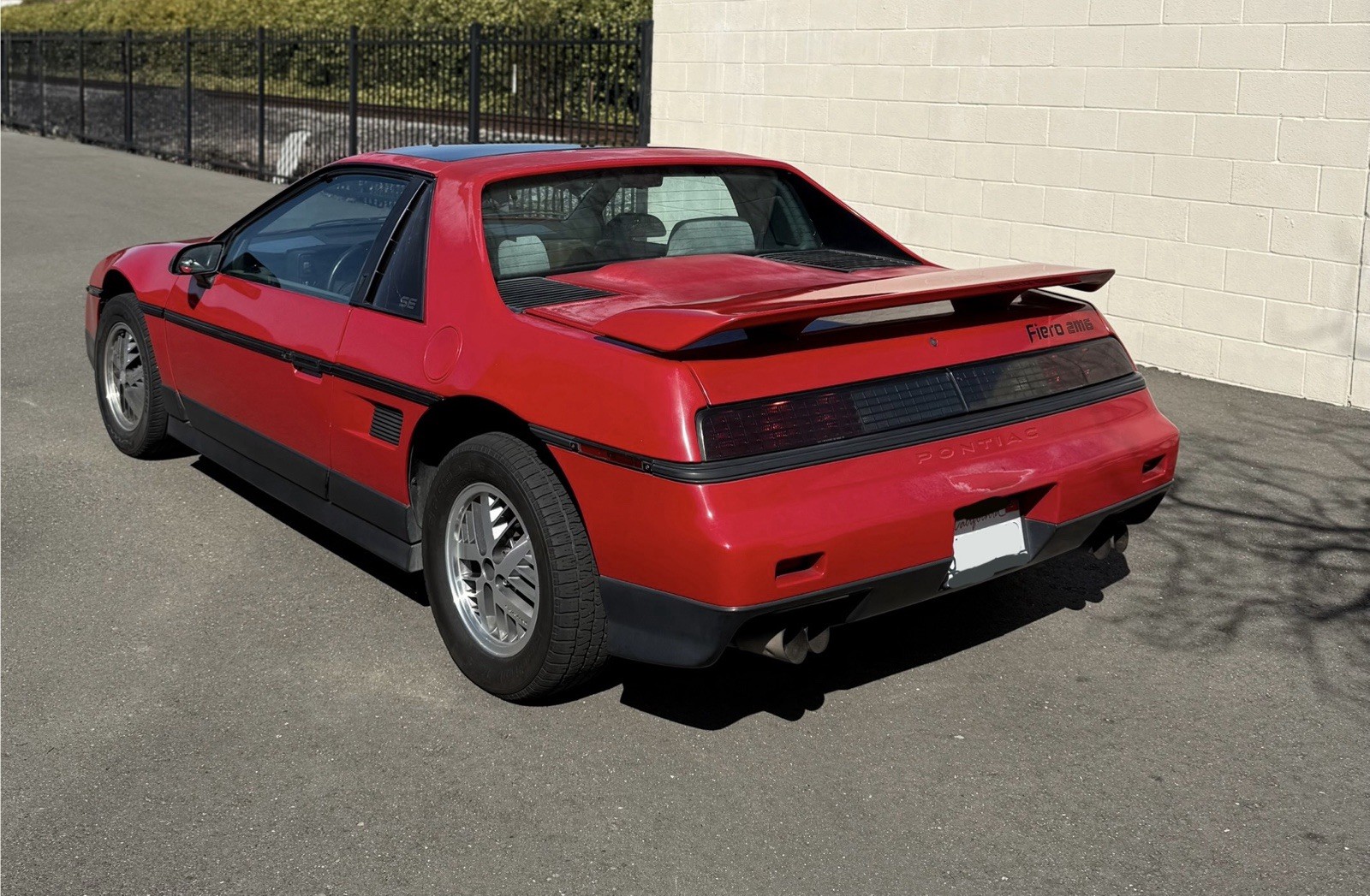 Pontiac Fiero 1986