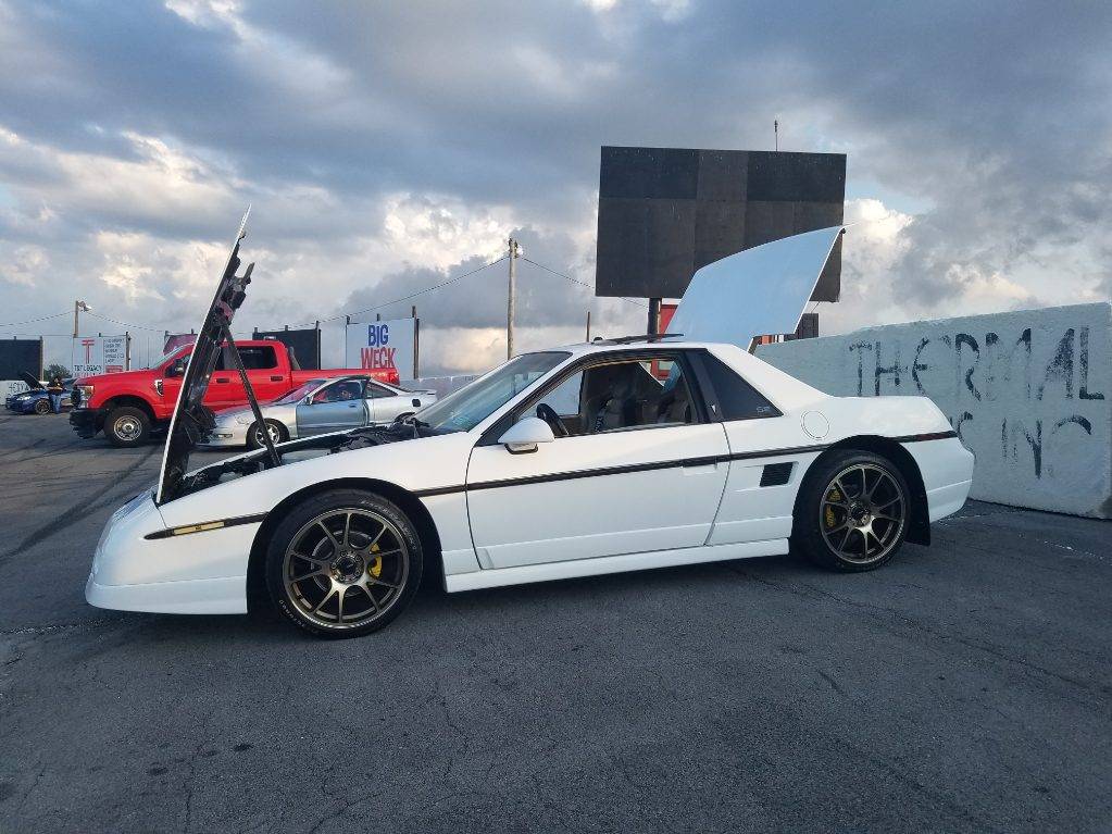 Pontiac-Fiero-1986-white