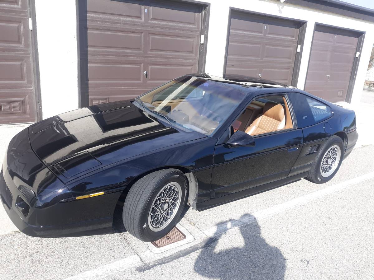 Pontiac-Fiero-gt-1988