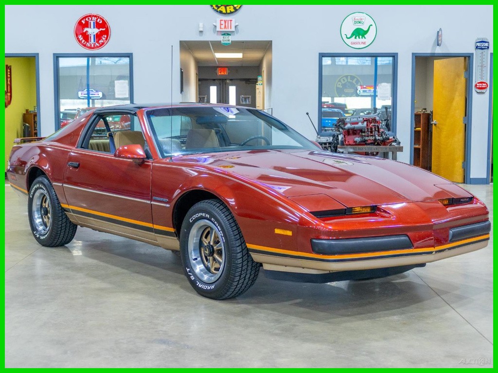 Pontiac-Firebird-1986-Hatchback-Tan