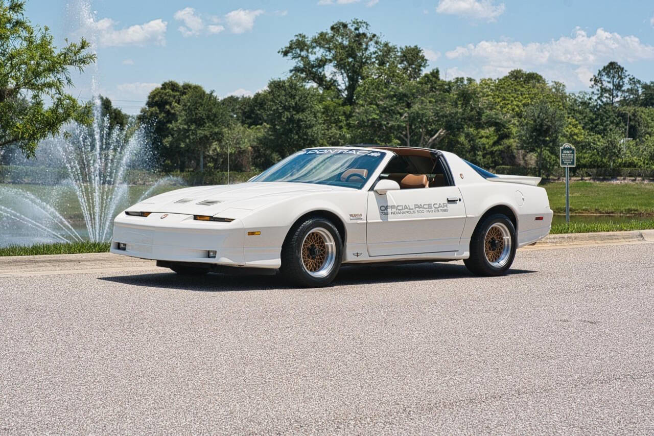 Pontiac-Firebird-1989-White-Saddle