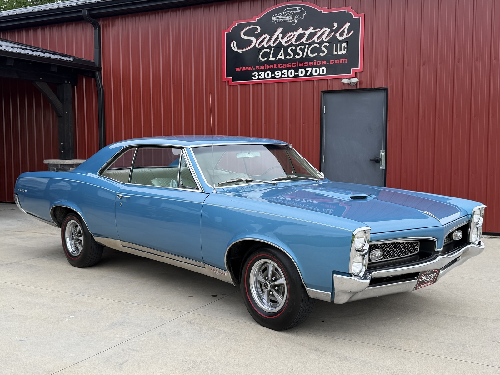 Pontiac-GTO-1967-2-Door-Coupe-Parchment