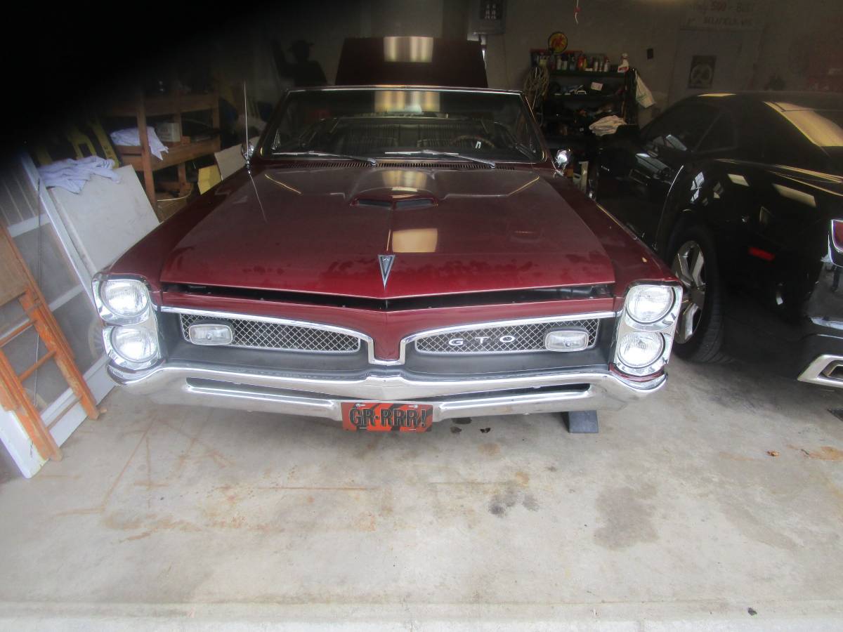Pontiac-Gto-convertible-1967-red