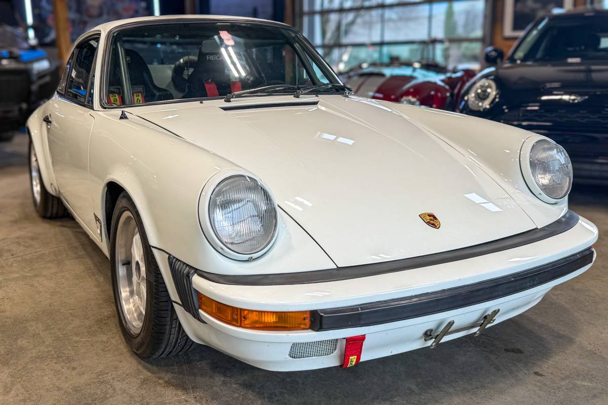 Porsche-911-1974-white