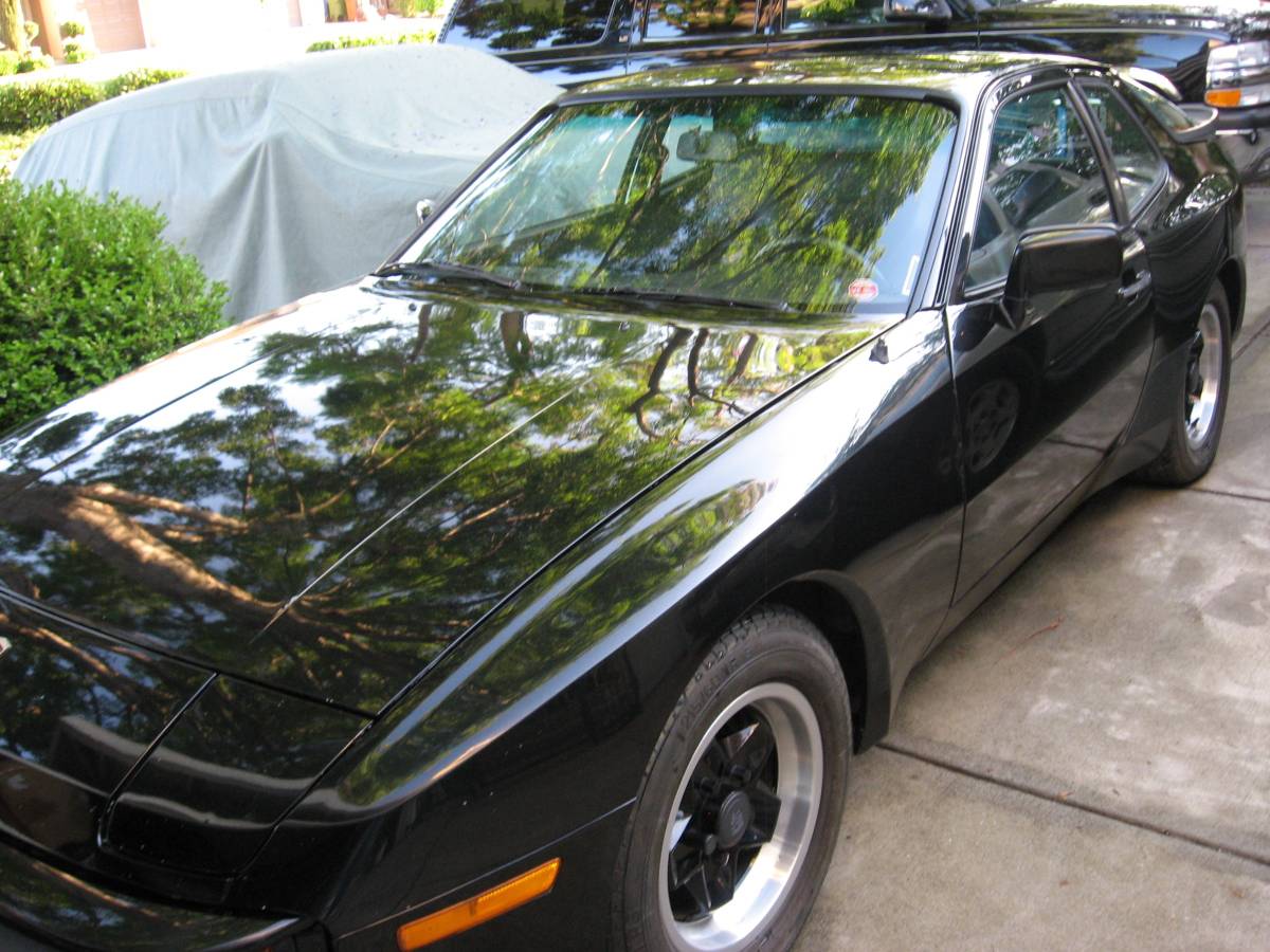 Porsche-944-coupe-1984-black