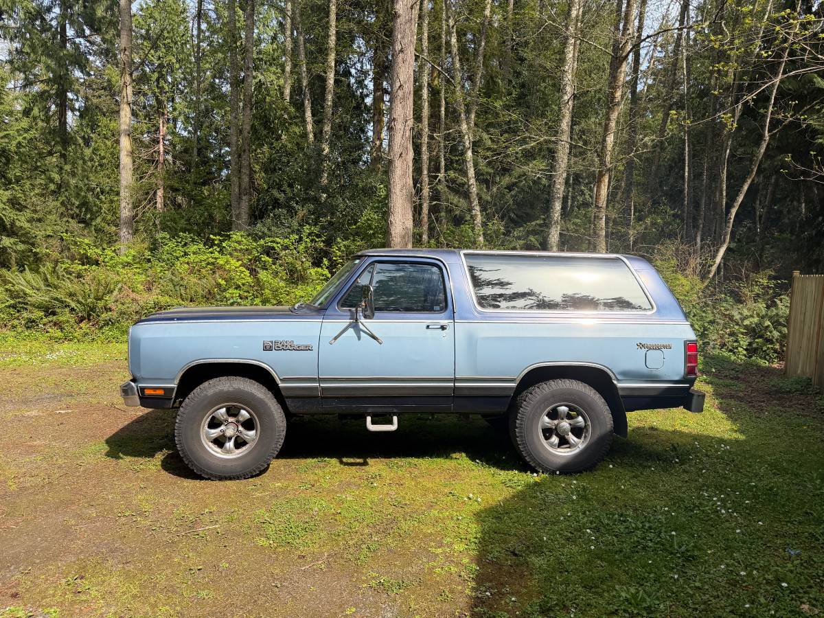 Ram-charger-4-wheel-drive-1984-blue