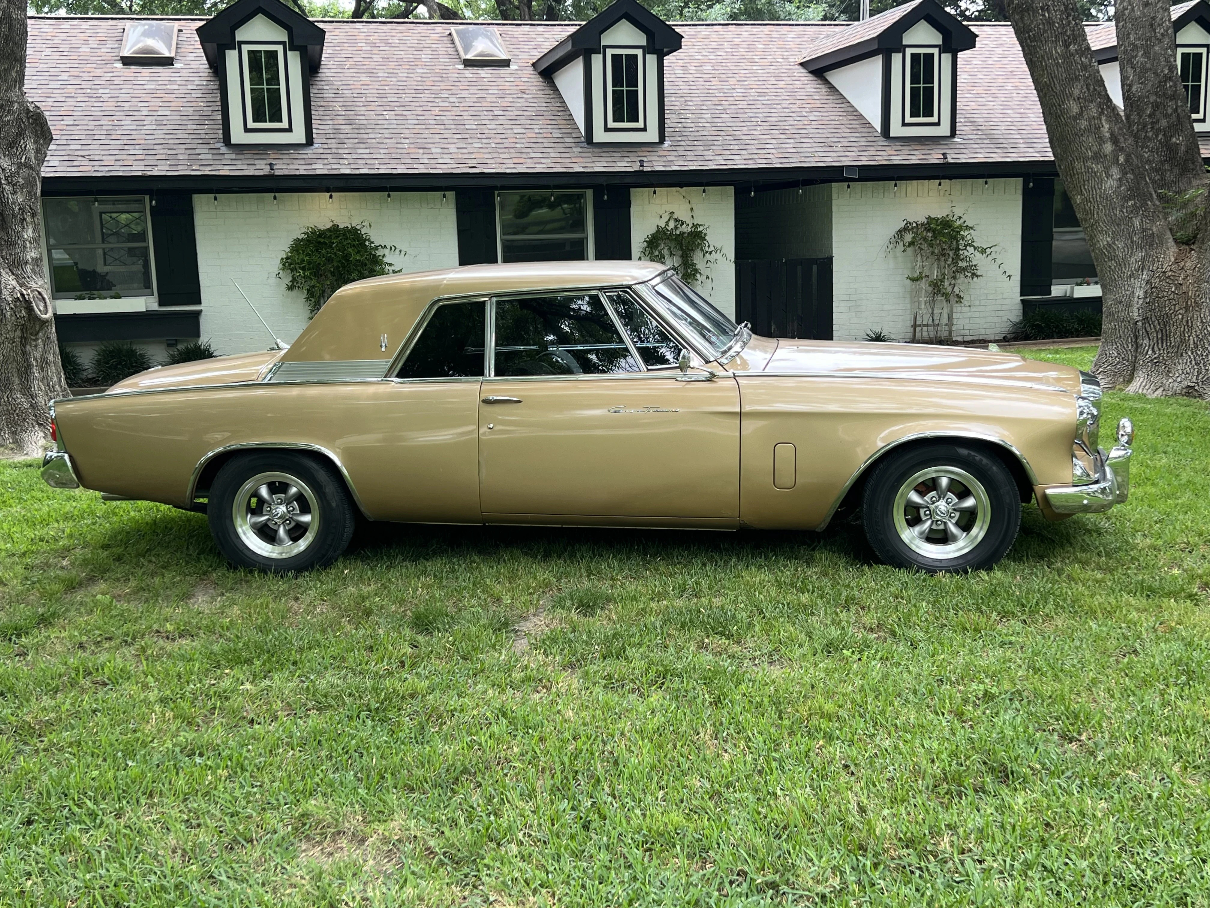 Studebaker-Gran-turismo-hawk-1962-Gold-Brown