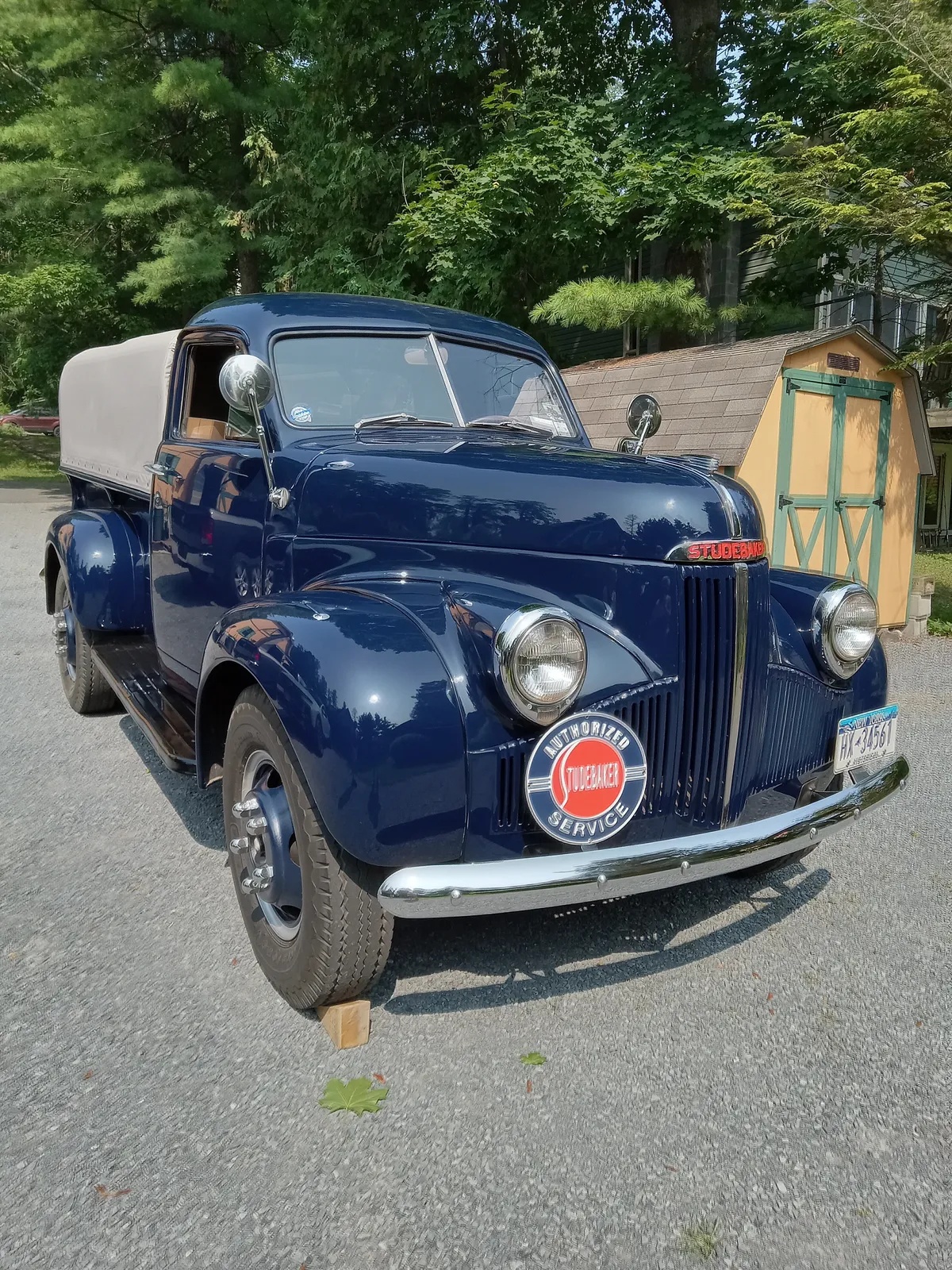 Studebaker-M-series-trucks-1946-Deep-Blue-Tan