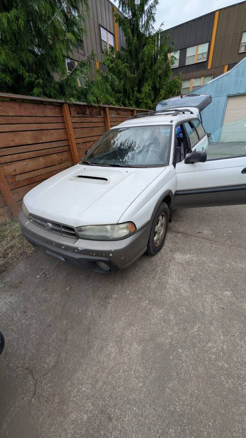Subaru-Outback-1996-white