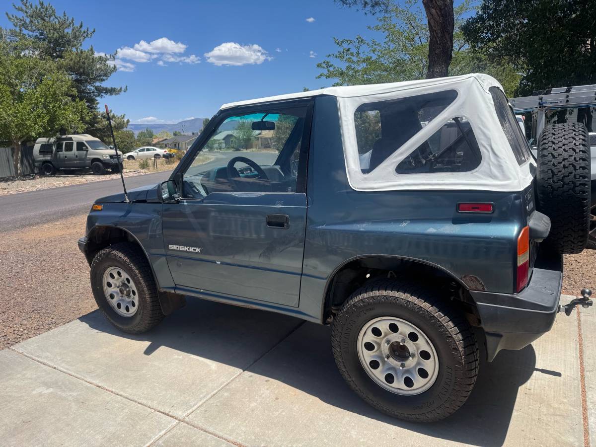 Suzuki-sidekick-1990-blue