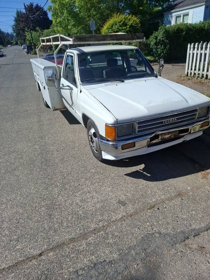 Toyota-1-ton-dually-diesel-1988-white