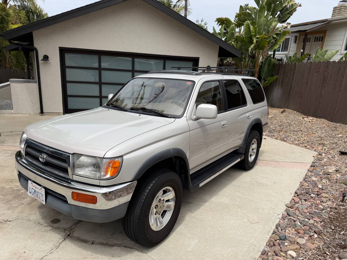 Toyota-4runner-v6-4x4-3.4-1996-custom