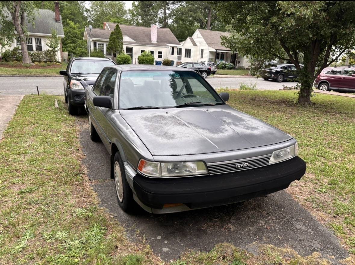 Toyota-Camry-1988-grey